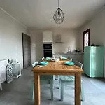 Rebecca House Apartment *